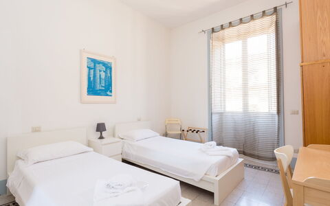 Angelico: Mueble, Propiedad, Comodidad, Ventana, Azur, Textil, Sombra, Madera, Diseño De Interiores