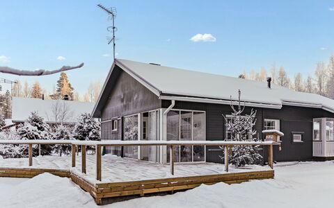 Villa Heikinniemi: Mueble, Diseño De Interiores, Piso, Suelo, Mesa, Techo, Cocina Y Comedor Mesa, Encendiendo, Silla, Casa