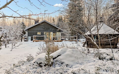 Villa Heikinniemi: Mueble, Diseño De Interiores, Piso, Suelo, Mesa, Techo, Cocina Y Comedor Mesa, Encendiendo, Silla, Casa