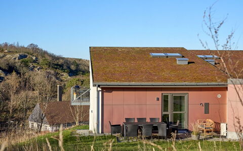 Rossella - 450M from the Sea: Madera, Techo, Arquitectura, Casa, Casa, Cabaña, Vía Muerta, Madera Dura, Pendiente, Inmuebles