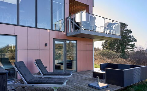 Rossella - 450M from the Sea: Madera, Techo, Arquitectura, Casa, Casa, Cabaña, Vía Muerta, Madera Dura, Pendiente, Inmuebles