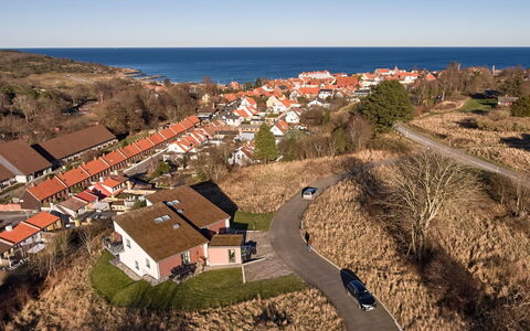 Rossella - 450M from the Sea: Madera, Techo, Arquitectura, Casa, Casa, Cabaña, Vía Muerta, Madera Dura, Pendiente, Inmuebles