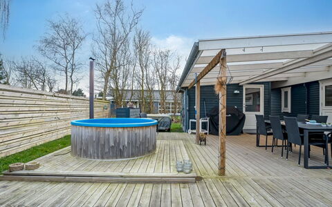 Holte - 750M from the Sea: Madera, Cubierta, Material Compuesto, Mueble Para Exteriores, Madera Dura, Piscina, Tablón, Sombra, Manchas De Madera, Suelos De Madera