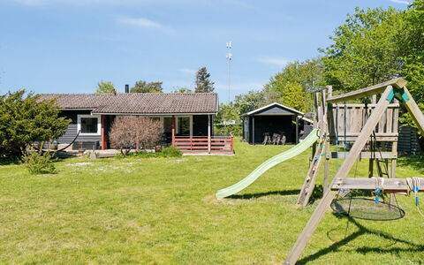 Janna - 1.4Km from the Sea: Hierba, Casa, Casa, Cabaña, El Terreno Del Lote, Jardín, Césped, Área Rural