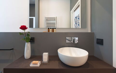 Villa Decoro - Mascali, Sicilia: Propiedad, Grifo, Planta, Arreglo De Tubería, Lavabo, Diseño De Interiores, Lavabo Del Baño, Madera, Mesa, Baño