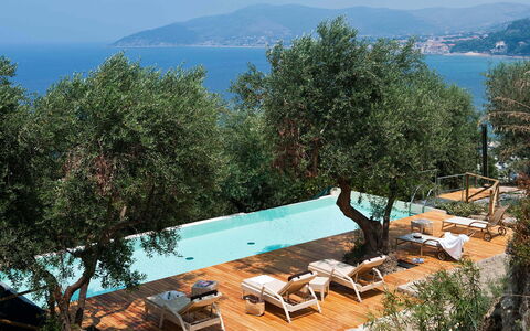 Pietramare - Castellabate, Campania: Agua, Planta, Propiedad, Cielo, Naturaleza, Azur, Piscina, Paisaje Natural, Mueble Para Exteriores, Árbol