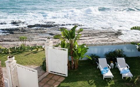Villa Amena - Siracusa, Sicilia: Agua, Planta, Propiedad, Naturaleza, Azur, Madera, Vegetación, Mueble Para Exteriores, Playa, Paisaje