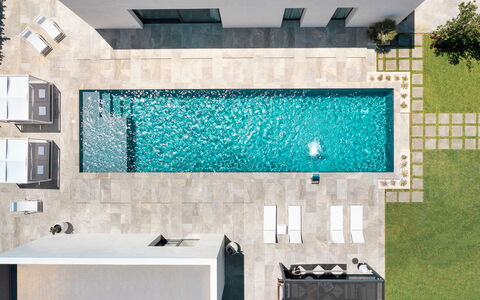 Villa Duetto - Siracusa, Sicilia: Propiedad, Edificio, Azur, Rectángulo, Diseño De Interiores, Piso, Grifo, Lavabo, Madera, Suelo