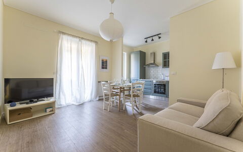 Spacious Apartment In Sori With Large Terrace - So: Mueble, Mesa, Comodidad, Azur, Sofá, Madera, Edificio, Sombra, Casa, Lámpara