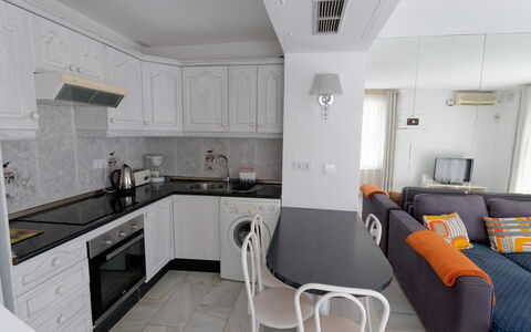 Atalaya Rio Verde: Cocina, Mueble, Diseño De Interiores, Piso, Mostrador, Suelo, Aparato De Cocina, Electrodoméstico, Gabinetes, Habitación