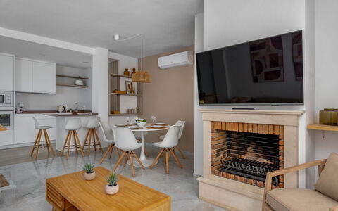 Ático Los Pelicanos: Propiedad, Mueble, Madera, Mesa, Diseño De Interiores, Suelo, Piso, Silla, Madera Dura