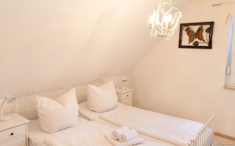 Seerose: Mueble, Propiedad, Ventana, Comodidad, Marco, Madera, Encendiendo, Diseño De Interiores, Textil