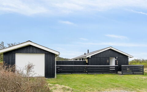 Zina - 600M from the Sea: Madera, Arquitectura, Techo, Casa, Casa, El Terreno Del Lote, Cabaña, Vía Muerta, Área Rural, Puerta