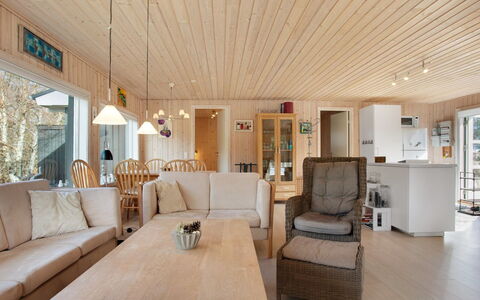 Dwerg - 500M from the Sea: Techo, Piso, Diseño De Interiores, Suelo, Material Compuesto, Mueble, Recurso, Hotel, Diseño, La Luz Del Día