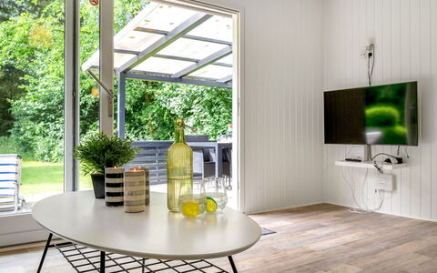 Tancred - 30Km from the Sea: Diseño De Interiores, Piso, Suelo, Mueble, Techo, Encendiendo, Suelos De Madera, Sala, Maceta, Planta De Casa