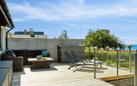 Jovana - 40M from the Sea: Casa, Casa, Puerta, Techo, Cabaña, Inmuebles, Jardín, Sombra, Vía Muerta, Yarda