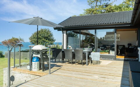 Jovana - 40M from the Sea: Casa, Casa, Puerta, Techo, Cabaña, Inmuebles, Jardín, Sombra, Vía Muerta, Yarda