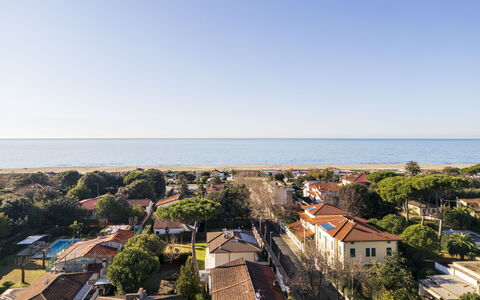 Casa Iris - Versilia, Holiday Home with Pool: Barrio Residencial, Horizonte, Costa, Mar, Costeras Y Los Accidentes Geográficos Oceánico, Oceano, Playa, Apuntalar, Suburbio, Ciudad De Vacaciones