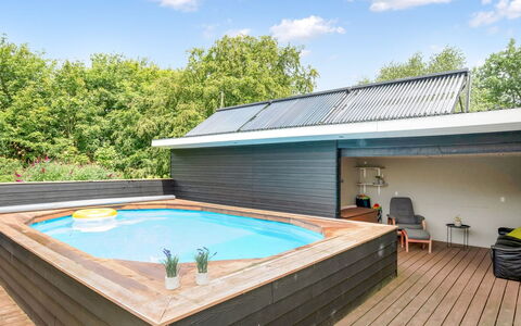 Amma - 21Km from the Sea: Piscina, Material Compuesto, Recurso, Mueble Para Exteriores, Ocio, Sombra, Eco Hotel, Cubierta, Diseño, Manchas De Madera