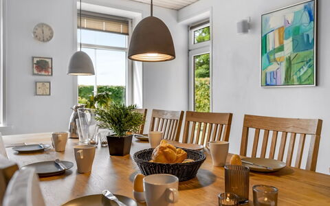 Amma - 21Km from the Sea: Mueble, Diseño De Interiores, Madera, Comedor, Mesa, Cocina Y Comedor Mesa, Silla, Piso, Lámpara, Techo