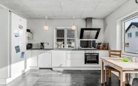 Ullakarin - 200M from the Sea: Cocina, Piso, Techo, Aparato De Cocina, Electrodoméstico, Suelo, Mostrador, Diseño De Interiores, Lámpara, Electrodoméstico