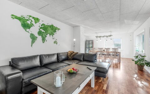 Ullakarin - 200M from the Sea: Piso, Techo, Diseño De Interiores, Suelo, Mueble, Habitación, Lámpara, Sala, Silla, Suelos De Madera