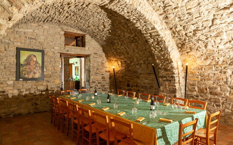 Villa Trivigno: Mueble, Mesa, Silla, Cocina Y Comedor Mesa, Restaurante, Techo, Mesa Al Aire Libre, Comedor, Mueble Para Exteriores, Manteles