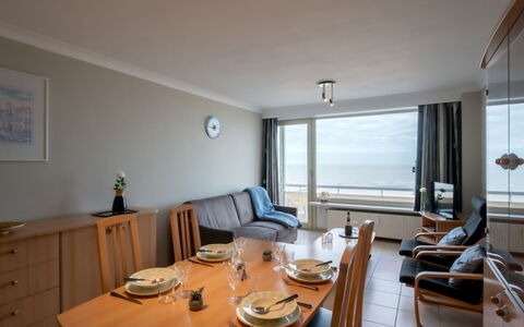 Seaview Getaway Belgium: Mesa, Mueble, Propiedad, Silla, Madera, Encendiendo, Edificio, Sofá, Suelo