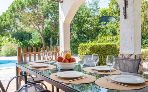 Dalia: Mueble, Mesa, Silla, Cocina Y Comedor Mesa, Vajilla, Mesa Al Aire Libre, Mueble Para Exteriores, Comedor, Restaurante, Sombra