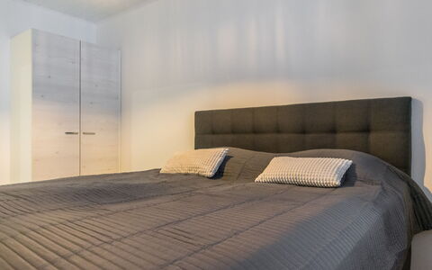 Villa Minnesota: Mueble, Diseño De Interiores, Piso, Suelo, Mesa, Techo, Cocina Y Comedor Mesa, Encendiendo, Silla, Casa
