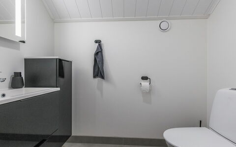Villa Minnesota: Mueble, Diseño De Interiores, Piso, Suelo, Mesa, Techo, Cocina Y Comedor Mesa, Encendiendo, Silla, Casa