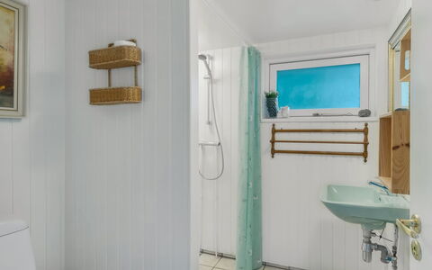Stefanka - 225M from the Sea: Diseño De Interiores, Piso, Arreglo De Tubería, Suelo, Techo, Baño, Habitación, Plomería, Grifo, Lavabo