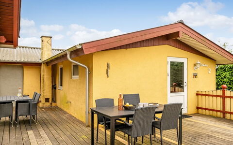 Stefanka - 225M from the Sea: Madera, Casa, Casa, Mueble, Cabaña, Puerta, Manchas De Madera, Sombra, Silla, Porche