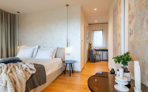 Christall: Diseño De Interiores, Piso, Suelo, Habitación, Madera, Mueble, Cama, Textil, Techo, Habitación
