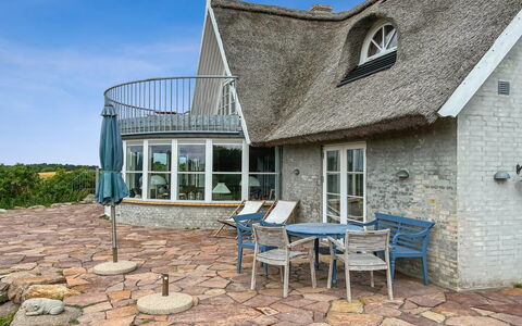 Herlek - 450M from the Sea: Silla, Mueble Para Exteriores, Cabaña, Cubrir Con Paja, Mesa Al Aire Libre, Casa De Campo, Paisajismo, Patio, Eco Hotel, Villa