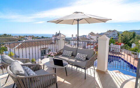 Kinkuna: Cielo, Nube, Mueble, Propiedad, Mesa, Azur, Sombra, Balneario, Mueble Para Exteriores, Agua