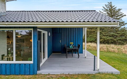 Conny - 350M from the Sea: Techo, Casa, Casa, Cabaña, Puerta, Vía Muerta, Cubierta, Porche, Tablón, Madera Dura