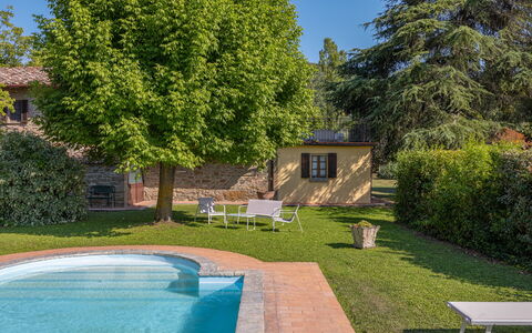 Villa Marconi: Planta, Agua, Propiedad, Mueble, Edificio, Cielo, Árbol, Mueble Para Exteriores, El Terreno Del Lote, Hierba