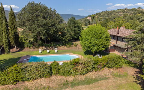 Villa Marconi: Planta, Cielo, Nube, Agua, Árbol, Paisaje Natural, Piscina, El Terreno Del Lote, Vegetación, Montaña