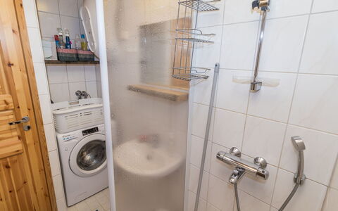 Kelovalta 1B: Arreglo De Tubería, Piso, Suelo, Baño, Diseño De Interiores, Plomería, Ducha, Habitación, Baño, Grifo