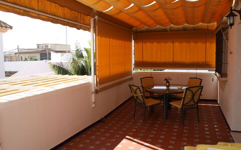 Apartamento Playa De Regla: Propiedad, Edificio, Madera, Mesa, Diseño De Interiores, Sombra, Arquitectura, Suelo, Casa, Piso