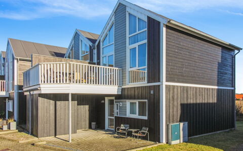 Truls - 700M from the Sea: Arquitectura, Casa, Vía Muerta, Barrio Residencial, Techo, Inmuebles, Cabaña, Diseño, Porche, Mansión
