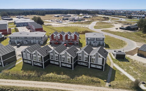 Truls - 700M from the Sea: Barrio Residencial, Arquitectura, El Terreno Del Lote, Casa, Casa, Llanura, Asentamientos Humanos, Área Rural, Suburbio, Inmuebles