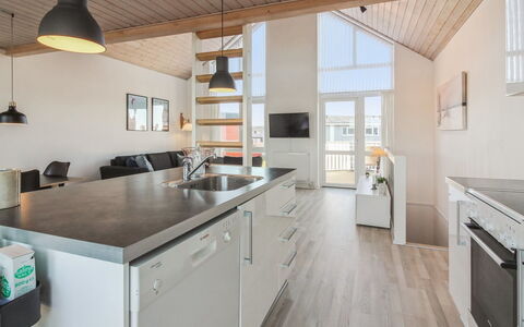 Truls - 700M from the Sea: Cocina, Mostrador, Madera, Piso, Techo, Diseño De Interiores, Suelo, Mueble, Gabinetes, Suelos De Madera