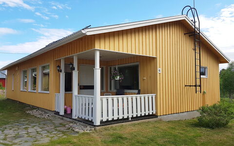 Saajola: Edificio, Ventana, Madera, Techo, Casa, Cabaña, Vía Muerta, Casa, El Terreno Del Lote, Puerta