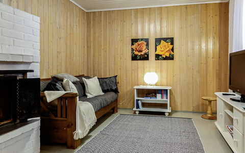 Saajola: Mueble, Diseño De Interiores, Piso, Pared, Suelo, Madera, Techo, Habitación, Sofá, Sala