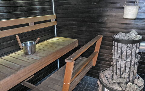 Mökki Tenolla: Mueble, Silla, Mueble Para Exteriores, Mesa, Madera, Mesa Al Aire Libre, Cocina Y Comedor Mesa, Sombra, Jardín, Paraguas