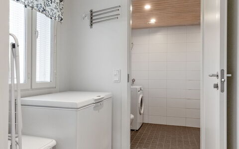 Mökki Tenolla: Mueble, Silla, Mueble Para Exteriores, Mesa, Madera, Mesa Al Aire Libre, Cocina Y Comedor Mesa, Sombra, Jardín, Paraguas