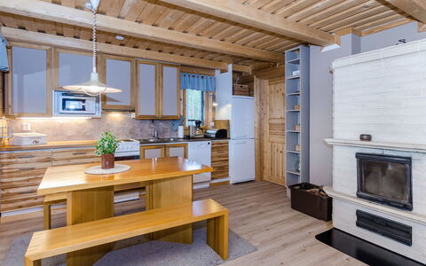 Kultahiekka: Piso, Mueble, Diseño De Interiores, Madera, Suelo, Cocina, Suelos De Madera, Techo, Habitación, Casa