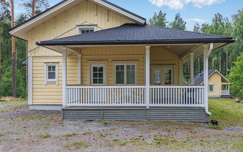 Kuusikko: Madera, Porche, Casa, Vía Muerta, Techo, Casa, Cabaña, Ventana De Guillotina, Cubierta, Columna